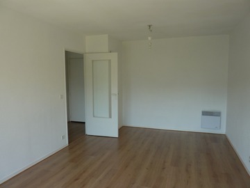 A vendre appartement 2 pièces en rez de jardin rue de la tour de gassies 33520 Bruges.